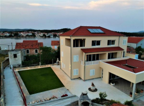 Pekasovi Seaview Apartament on a beautiful island Krapanj